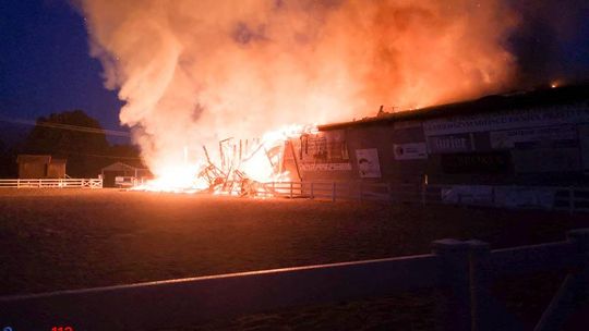 Pożar w ośrodku jeździeckim w Wierzawicach!  [VIDEO]