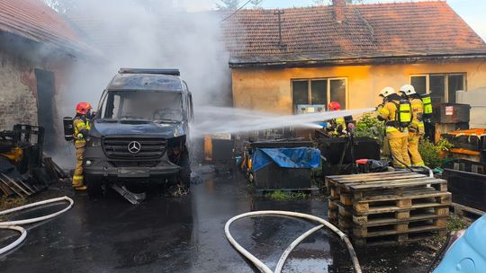 Pożar w Wysokiej. Spłonął kamper i budynki
