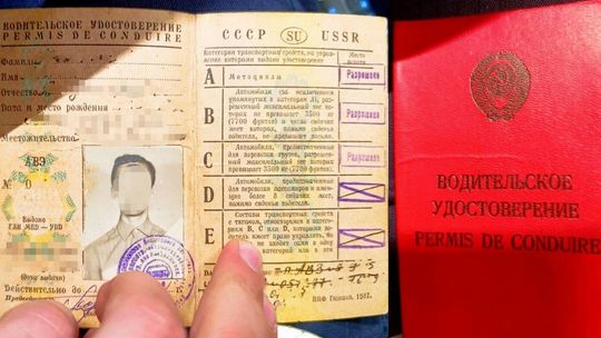 Prawo jazdy z ZSRR i podróbka za 520 euro. Straż Graniczna zatrzymała dwóch kierowców