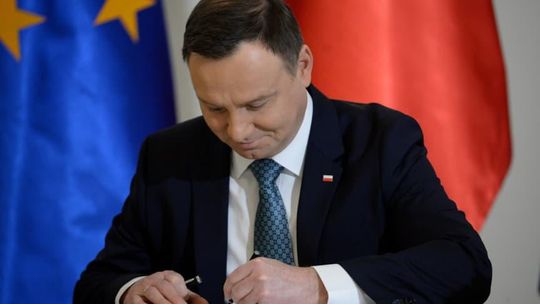 Prezydent podpisał ustawę obniżającą dolną stawkę PIT z 17 do 12 proc.