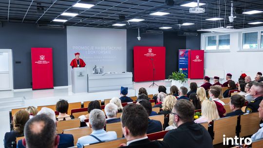 Promocje doktorskie i pierwsza habilitacja w murach WSIiZ