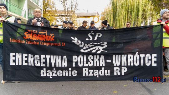 Protest pracowników PGE Obrót w Rzeszowie przeciwko łamaniu praw [FOTO]