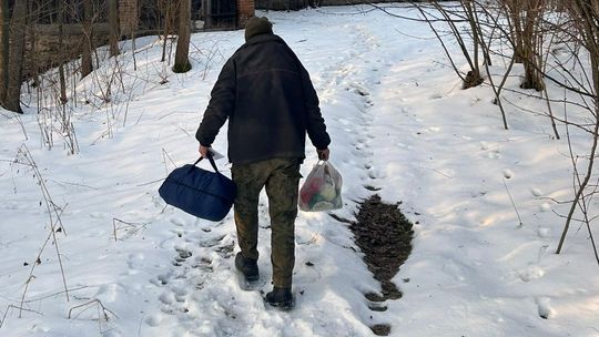 Przyszedł z Francji pieszo, zamieszkał w pustostanie. Policjanci z Dynowa ruszyli z pomocą
