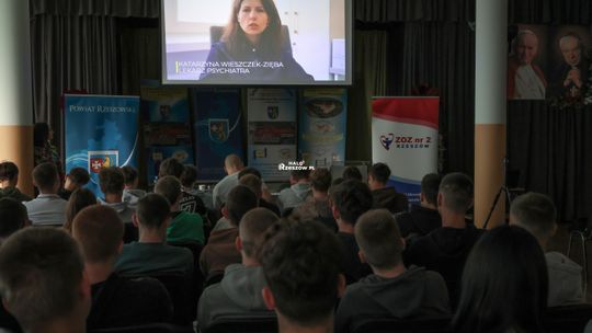 Psychologowie ruszyli do szkół. W powiecie rzeszowskim uczą, jak rozpoznać kryzys