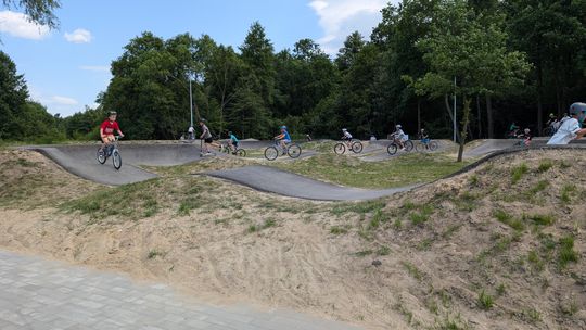 Pumptrack w Jasionce już otwarty. Wójt Porada: to inwestycja w aktywność i integrację naszych dzieci