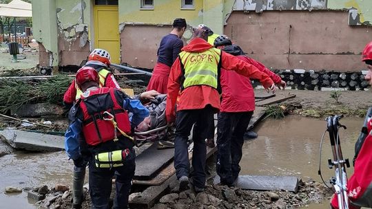 Ratownicy Bieszczadzkiego GOPR ewakuowali mieszkańców Stronia Śląskiego [ZDJĘCIA]