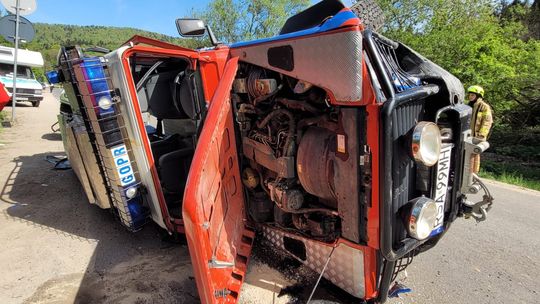 Ratownicy bieszczadzkiego GOPR ranni po wypadku drogowym