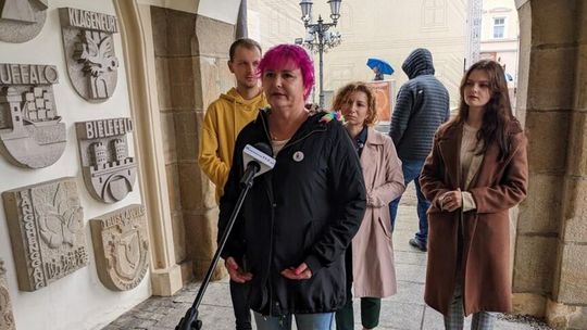 Razem zabiera głos w sprawie sytuacji w polskich szkołach