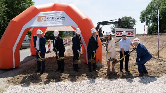 Rozbudowa ulicy Warszawskiej rozpoczęta. Powstaną cztery pasy ruchu do węzła autostrady A4 [FOTO]