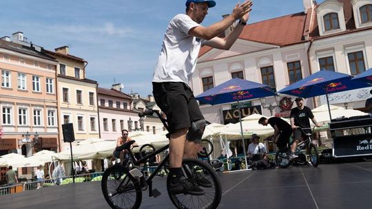 Rzeszów Bike Festival. Na rynku zaprezentowano spektakularne sztuczki [FOTO]