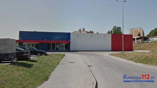 Rzeszów. Pod ciężarem śniegu zawalił się dach hali przy dawnym Tesco