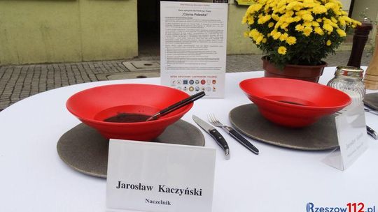 Rzeszów. Pracownicy gastronomii zaserwowali rządowi czarną polewkę