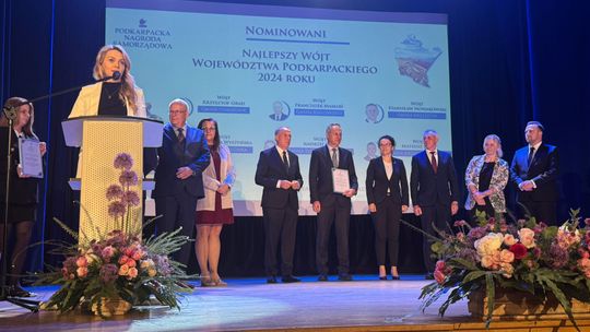 Samorządowycy i wojewoda uczcili 35-lecia samorządu terytorialnego na Podkarpaciu
