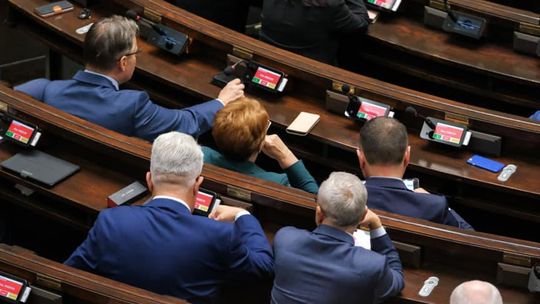 Sejm przyjął ustawę, która wydłuża kadencje samorządów do 30 kwietnia 2024 r.