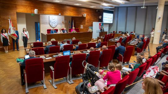 Sesja Sejmiku Podkarpackiego: Uhonorowanie zasłużonych, inicjatywa profrekwencyjna i wsparcie dla Pawłosiowa