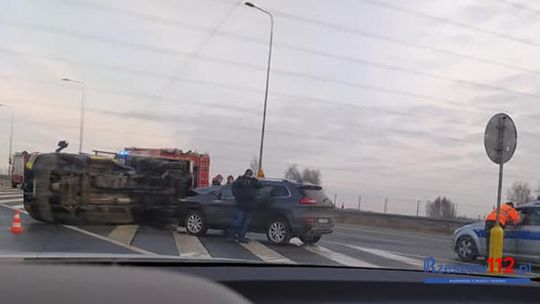 Sokołów Młp. Kolizja osobówki z pomocą drogową!