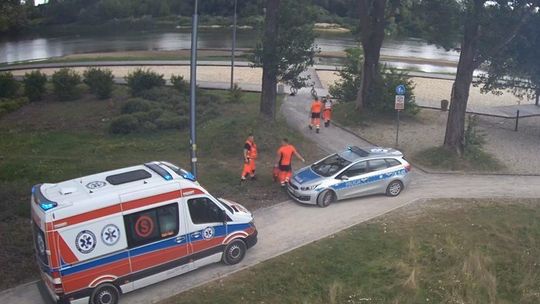 Spacer środkiem Sanu mógł zakończyć się tragedią. Policjanci uratowali dwoje 11-latków