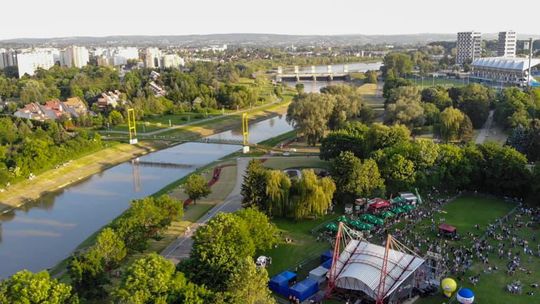 Sprzątanie Lisiej Góry i brzegów Zalewu Rzeszowskiego z "Reggae nad Wisłokiem".