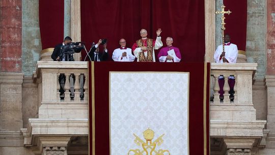 Stolica Apostolska opublikowała oficjalne zdjęcie papieża. Każdy może je pobrać i wydrukować