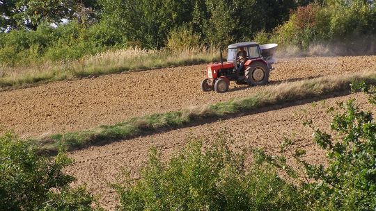 Stracił panowanie nad traktorem. Zginął na miejscu