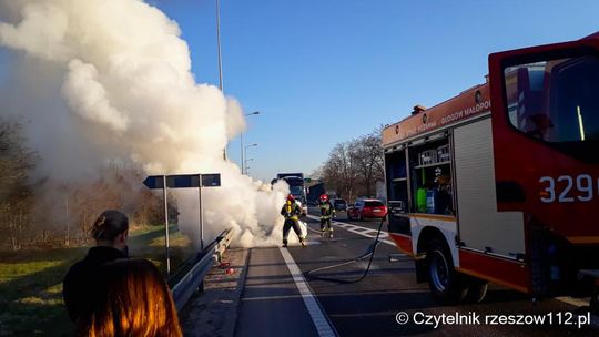 Strażacy z OSP Głogów Młp. ugasili płonącego fiata seicento