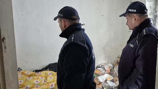 Dzielnicowy udzielił pomocy poszukiwanemu bezdomnemu