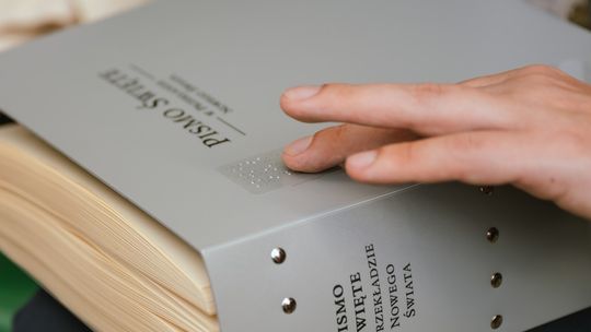 Świadkowie Jehowy ogłosili wydanie kompletnej Biblii w polskim brajlu