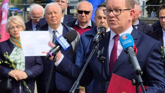 Święto Pracy w Rzeszowie. Przedstawiciele Lewicy i OPZZ podkreślili znaczenie praw pracowniczych