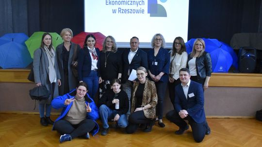 Targi Pracy 2025 w Rzeszowie – młodzież OHP spotkała się z rynkiem pracy