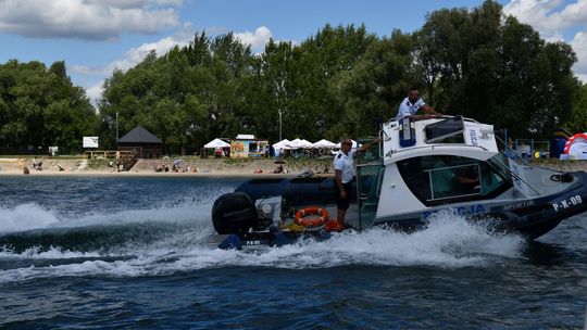 Tłumy nad Jeziorem Tarnobrzeskim – długi weekend był pełen interwencji policyjnych