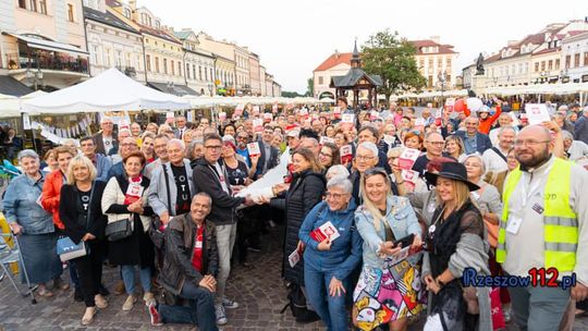 Tłumy przekonanych na "Tour de Konstytucja" w Rzeszowie 