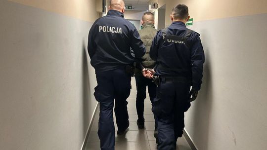 Torebka na krześle, złodziej w biegu. Recydywista zaliczył szybki powrót za kratki Torebka na krześle, złodziej w biegu. Recydywista zaliczył szybki powrót za kratki