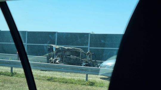 Tragedia na autostradzie A4 pod Dębicą. Nie żyje jedna osoba, dwie ranne [ZDJĘCIA]