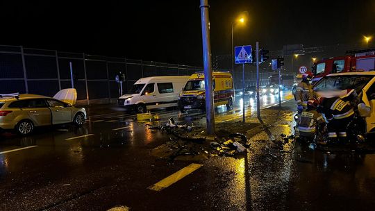 Tragiczna noc na Podkarpaciu. W wypadku busa i osobówki zginął mężczyzna