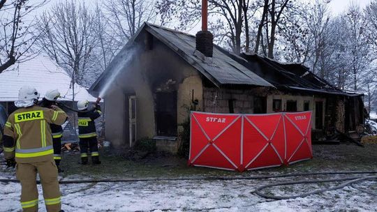 Tragiczny pożar budynku gospodarczego w Dachnowie. Nie żyje mężczyzna