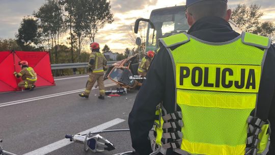 Tragiczny wypadek na DK9 w Kupnie. Nie żyją dwie kobiety, droga całkowicie zablokowana