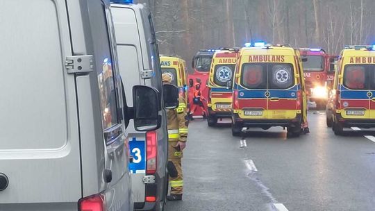 Tragiczny wypadek w Głogowie Małopolskim. Nie żyją trzy osoby, DK 9 zablokowana Tragiczny wypadek w Głogowie Małopolskim. Nie żyją trzy osoby, DK 9 zablokowana