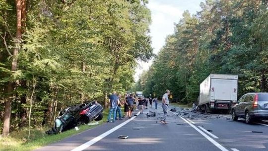 Tragiczny wypadek w Widełce. Nie żyje kierowca BMW [FOTO]