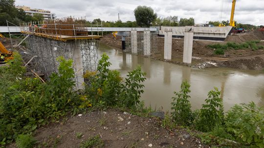 Trwa budowa Wisłokostrady. Ukończono podpory nowego Mostu Załęskiego [ZDJĘCIA]