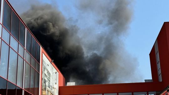 Trwa walka z pożarem w Krośnie! 32 zastępy straży pożarnej na miejscu [ZDJĘCIA]