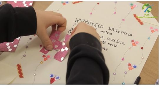 Tysiące kartek dla chorej Amelki. Gmina Trzebownisko wspiera dziewczynkę z Anglii [REPORTAŻ]