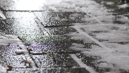 Uwaga! Gołoledź i roztopy. Ostrzeżenia IMGW przed marznącym deszczem i wzrostem poziomu rzek Uwaga! Gołoledź i roztopy. Ostrzeżenia IMGW przed marznącym deszczem i wzrostem poziomu rzek