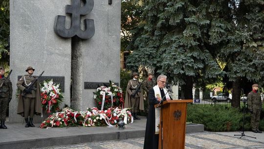 W Rzeszowie oddano hołd powstańcom warszawskim [FOTO]