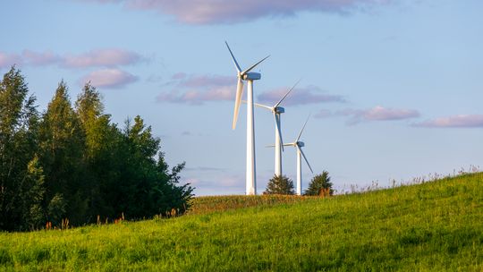 Wiatr na lądzie napędza polski przemysł - buduje krajowy łańcuch dostaw i wzmacnia lokalną gospodarkę Wiatr na lądzie napędza polski przemysł - buduje krajowy łańcuch dostaw i wzmacnia lokalną gospodarkę