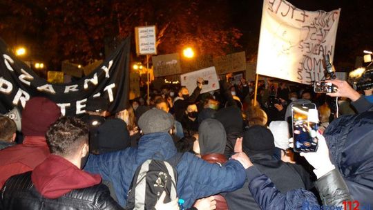 Wielki tłum w Rzeszowie znów protestuje [Video i Zdjęcia]