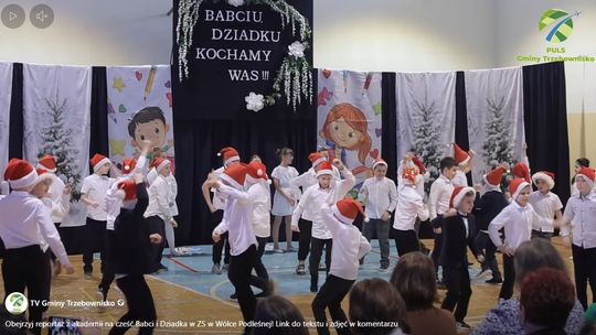 "Wnuki odbiera się inaczej". Babcie i dziadkowie wzruszeni uroczystością w ZS w Wólce Podleśnej