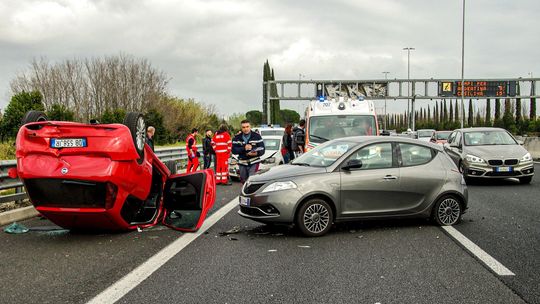 Wracał pijany z wesela i doprowadził do dachowania auta!