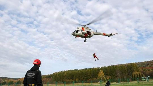 Wspólne ćwiczenia służb w wykorzystaniem śmigłowców