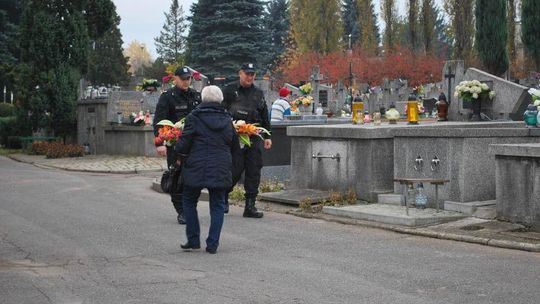 Wszystkich Świętych 2021. Policja: uważajcie na złodziei