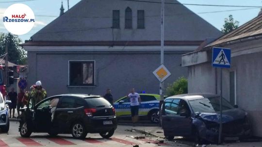 Wypadek dwóch samochodów w Głogowie Małopolskim